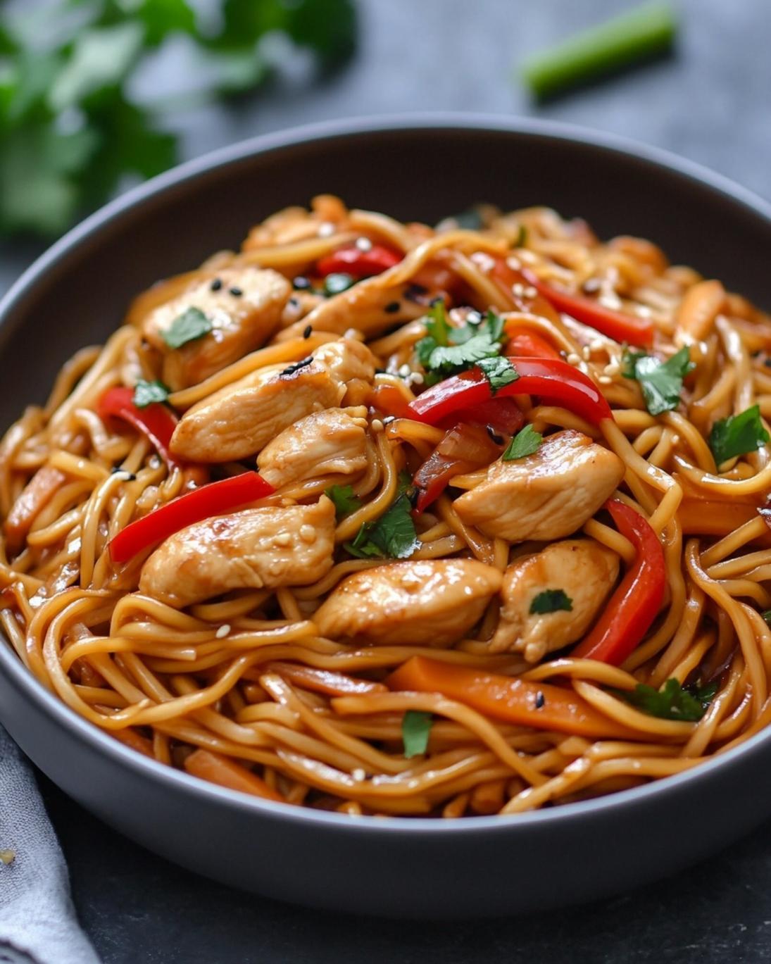 Easy Chicken Lo Mein with Garlic Ginger Sauce 3 Easy Chicken Lo Mein with Garlic Ginger Sauce 1